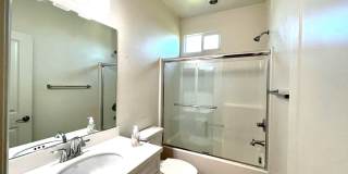 Beautiful 4 Bedroom Condominium with Attached Garage Located in Gated Community of Eastvale Beautiful 4 Bedroom Condominium with Attached Garage Located in Gated Community of Eastvale Gallery 9