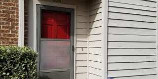 Adorable 2 bedroom townhome style Condo Gallery 5