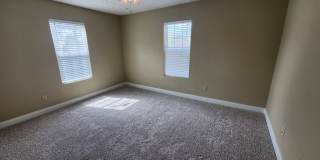 2702 N Railroad Street Gallery 4