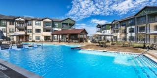 Larkspur Creekside Age 55+ Apartment Homes Gallery 26