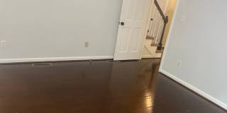 Spacious 4 Bedroom near Guilford College Gallery 15