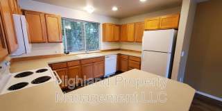 322 NE Whitman St Gallery 7