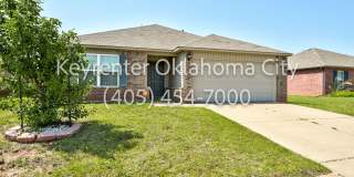 Beautiful 3-Bedroom Home with Easy Access to I-35 & I-240 Gallery 3