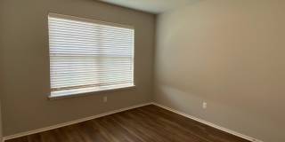 Charming 4 bed 2 bath in Hunters Spring *  Mustang schools Gallery 17