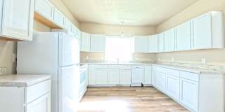Updated 5 bedroom 2 bathroom home Gallery 8