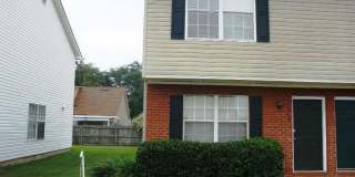 CUTE 2BR/2.5BA town house close to everything! Gallery 1