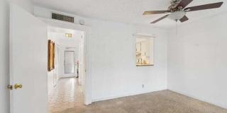 370 NW 76th Avenue Gallery 21