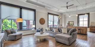 2 BED | 2 BATH | DOWNTOWN CONDO | GARAGE PARKING INCLUDED Gallery 10