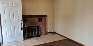 Bungalow Near MSU Gallery 8