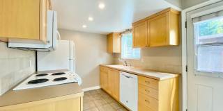 Charming Townhome in Bellevue's Newport Hills Community Gallery 5