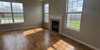 Three Bedroom Home with Fenced in Yard! Gallery 6