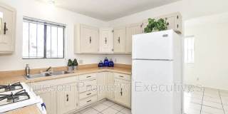 902 East Elm Street Gallery 1