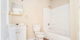 928 Poinsettia Gallery 7