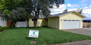 3 Bedroom Home With Large Backyard on West Side Gallery 1