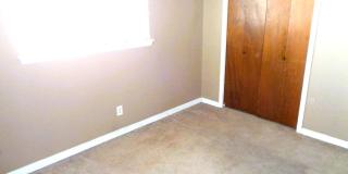 Nice Single Level Northeast Duplex With Refrigerated Air Located In Quiet Neighborhood Gallery 20