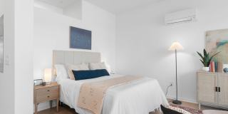 Modern downtown condo studio with private balcony & parking space. Gallery 7