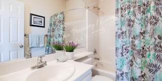 4 Bedroom Home Corner Lot ~ 1 bedroom on 1st evel ~ 3 Full Bathrooms Gallery 10