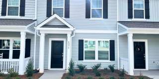 Charming Townhome community 3br 2.5ba with a cooks kitchen with island minutes from I-85 and shopping Gallery 1