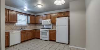 2 Bed Jack & Jill Bathroom  2 Car Garage With Office In The Heart of Yukon! Gallery 13