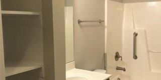 Nice 1 bed/1 bath duplex minutes from downtown Raleigh Gallery 5
