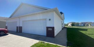 Spacious South Moorhead Twinhome with Double Garage & Prime Location! Gallery 1