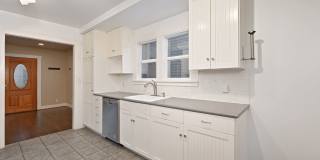 Charming 3 Bedroom/2 Bath Craftsman Home for Lease in Phinney/Greenlake Gallery 13