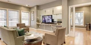 Henley at Kingstowne Gallery 17