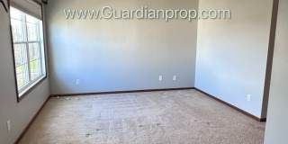 Spacious Eden Prairie Town Home, 2 Car Garage, Primary, 4 Baths, Fireplace Gallery 15