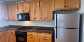 2 bedroom 2.5 Bathroom Windsor Town Green Condo with carpet and A/C Gallery 8