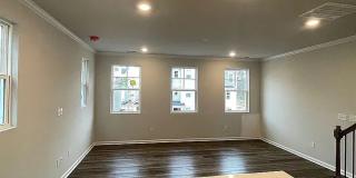 Room in 3 Bedroom Home at Hemlock Cone Wy Gallery 1