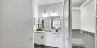 5225 Maple Avenue Gallery 18