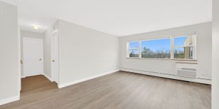 6161 N Hoyne Avenue Gallery 8