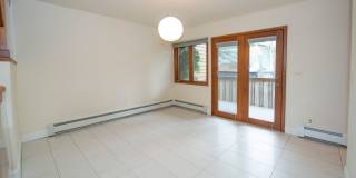 DeLong Lake Condo Gallery 7
