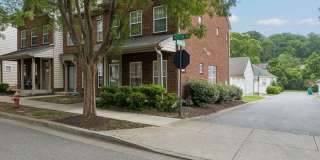 Beautifully maintained 3-bedroom, 2-bath townhome in Nashville’s highly desirable Lennox Village Beautifully maintained 3-bedroom, 2-bath townhome in Nashville’s highly desirable Lennox Village Gallery 4