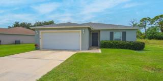 SPACIOUS 4 BEDROOM POOL HOME CONVENIENTLY LOCATED! Gallery 1