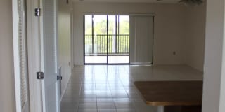 2/2 Condo with Marina and River Views-Includes cable and water Gallery 4