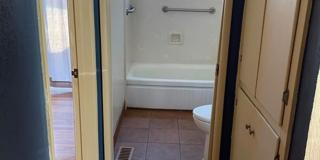Great home near OIT and Hospital Gallery 8