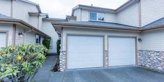 Beautiful 2 Bed 2.5 Bath Townhome in Kent Gallery 1