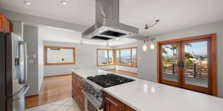 Ocean Beach 2 Bedroom + Bonus Room. Panoramic Water Views! Gallery 21