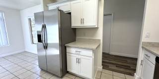 Beautiful Remodeled 3 bed, 2 bath home in convenient El Mirage neighborhood! Gallery 6