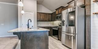 3bed/2bath Home Available in the Heart of Newcastle! Gallery 9