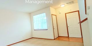 2 Bedroom 2.5 bath BIG Townhouse with garage - minutes from JBLM East Gate Gallery 3