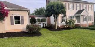 3-bedroom! Garage Space  Privacy! Look no further... Gallery 1