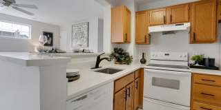 Charming 2 bed 1 bath Condo in Centennial! Gallery 3