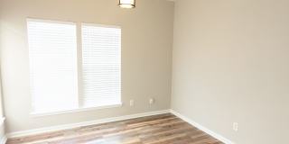 Townhome Close to I-485 and Shopping/Restaraunts Gallery 8