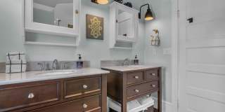 310 Worthington Avenue Gallery 28