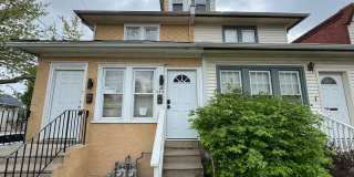 Charming 2-Bedroom Apartment in Lansdowne! Available NOW! Gallery 1