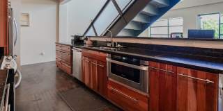 Fully Furnished Mid-Term 2-Level Condo | 1,549 Sq Ft | Private Parking | Shared Living Fully Furnished Mid-Term 2-Level Condo | 1,549 Sq Ft | Private Parking | Shared Living Gallery 17