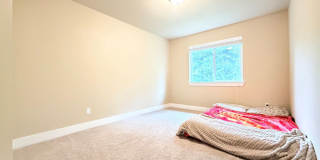 Beautiful 4BR Home in Woodloch | 2-Car Garage, A/C & Bonus Loft Gallery 21