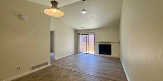 Spacious 2 Bed 2 Bath Condo in Aurora! Across from Community Pool!! Spacious 2 Bed 2 Bath Condo in Aurora! Across from Community Pool!! Gallery 3